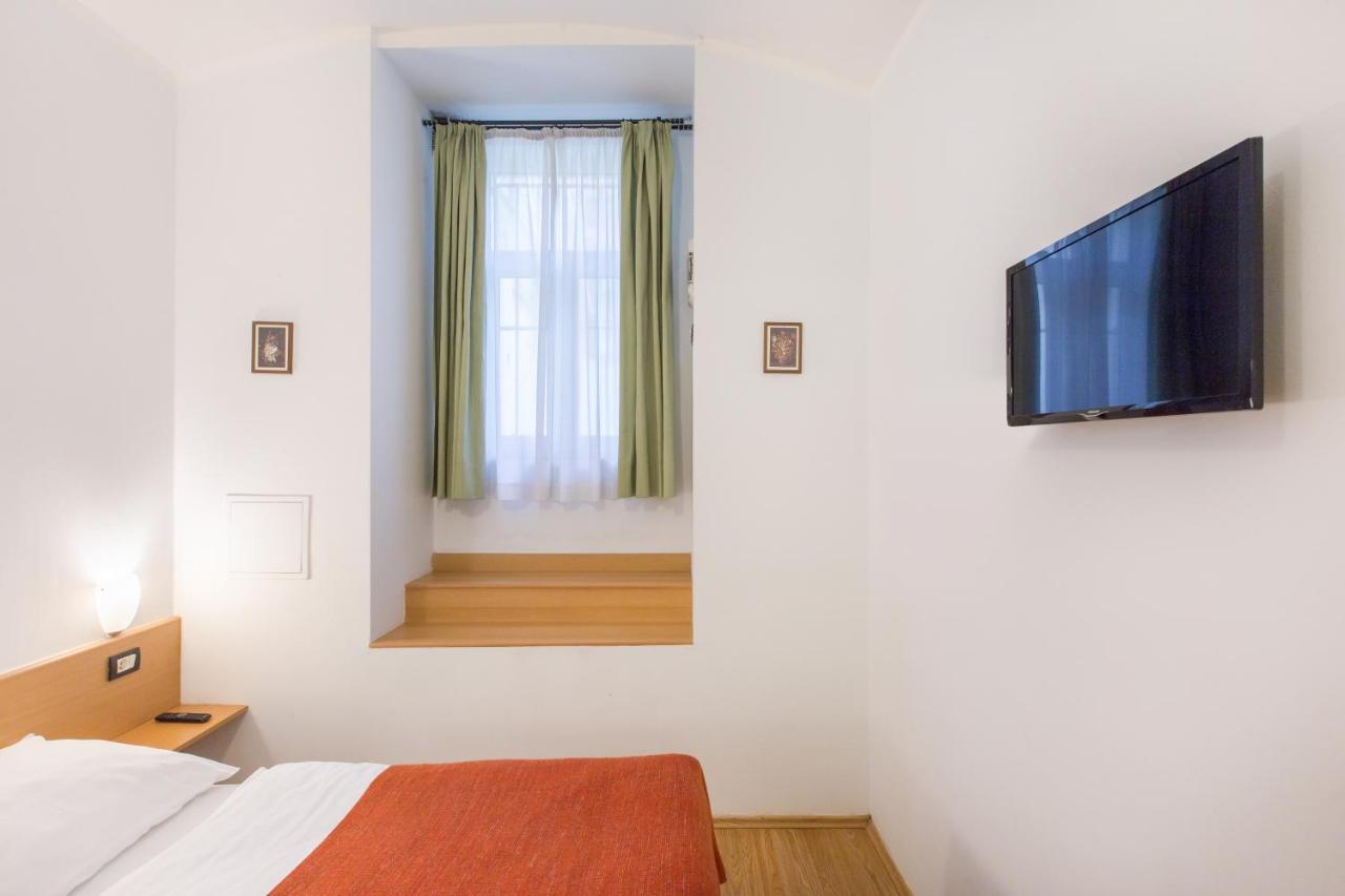 פראג Duskova Apartments מראה חיצוני תמונה