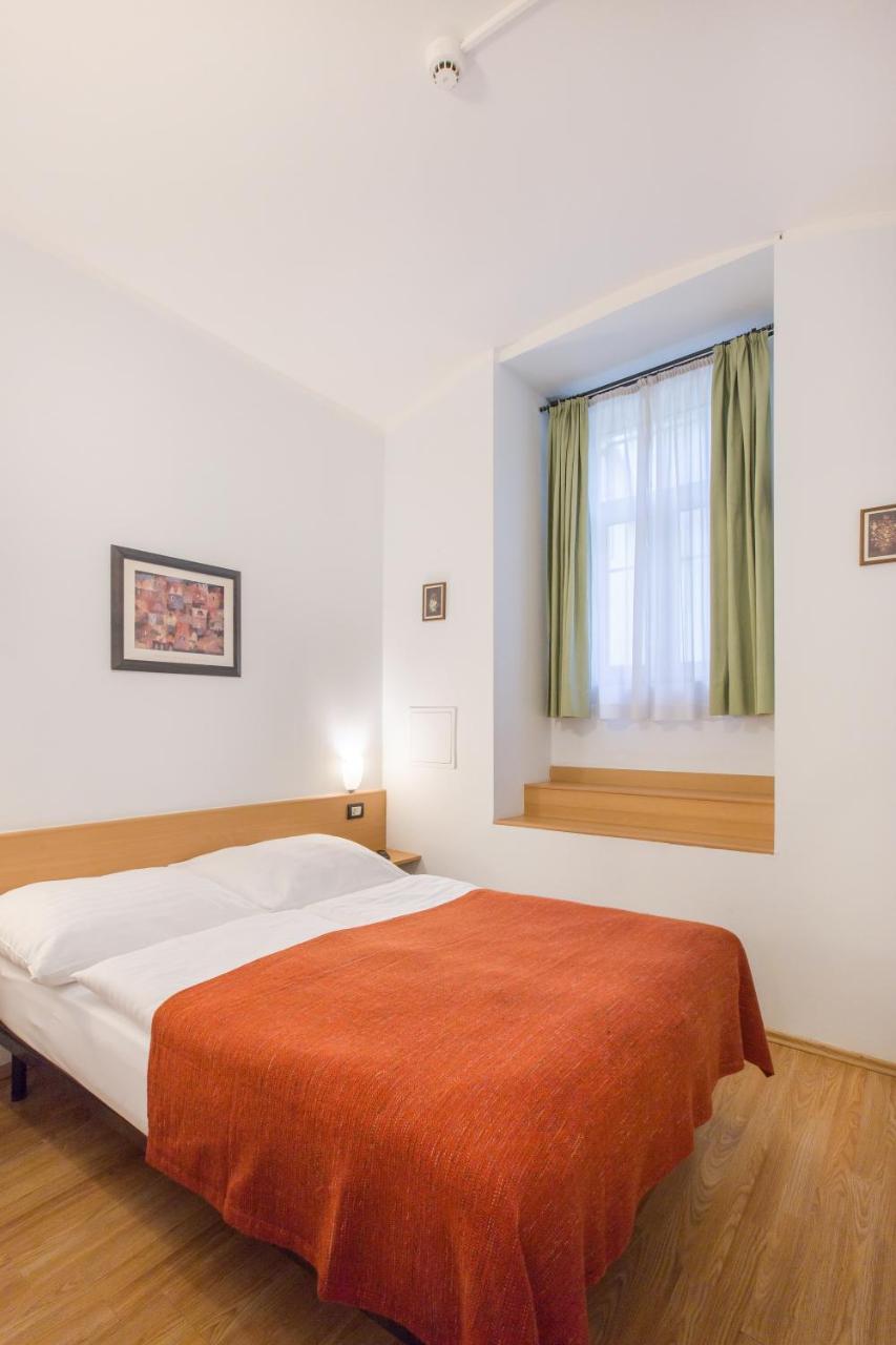 פראג Duskova Apartments מראה חיצוני תמונה