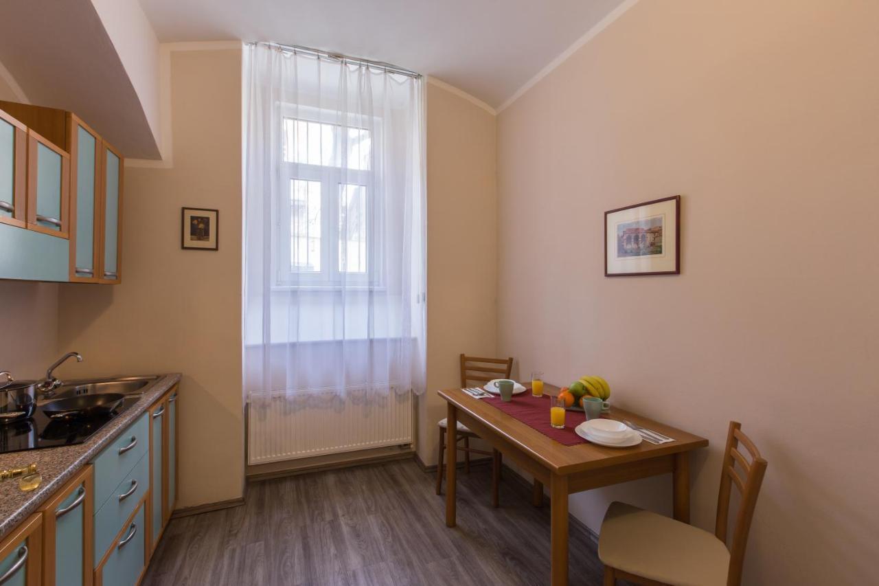 פראג Duskova Apartments מראה חיצוני תמונה