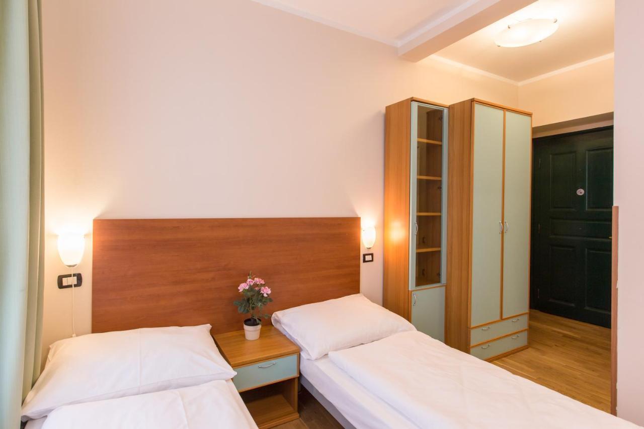 פראג Duskova Apartments מראה חיצוני תמונה