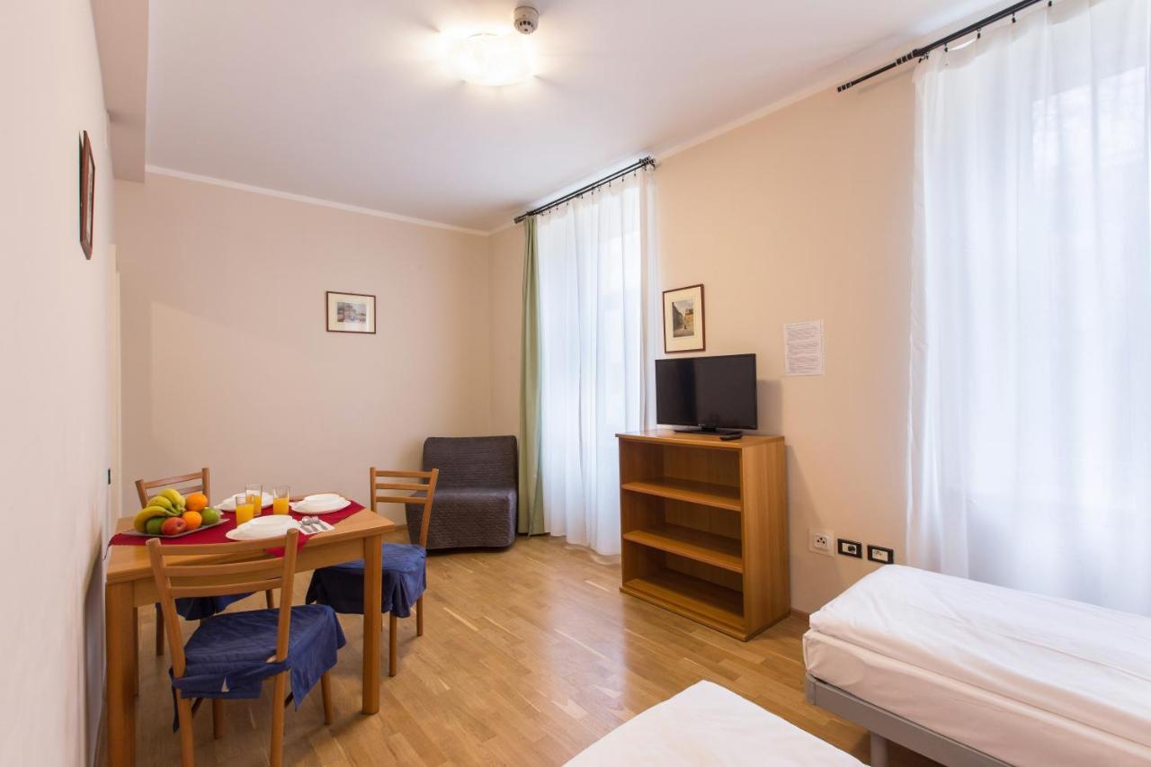 פראג Duskova Apartments מראה חיצוני תמונה
