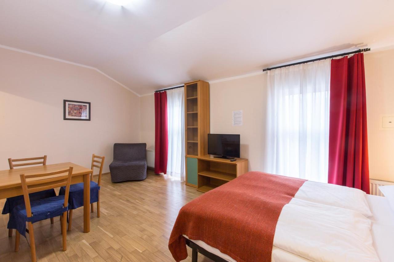 פראג Duskova Apartments מראה חיצוני תמונה